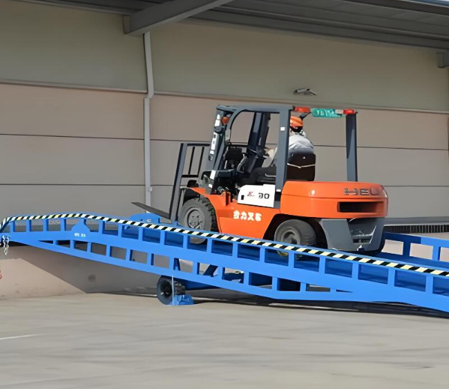 道外移动式卸货平台（叉车用）